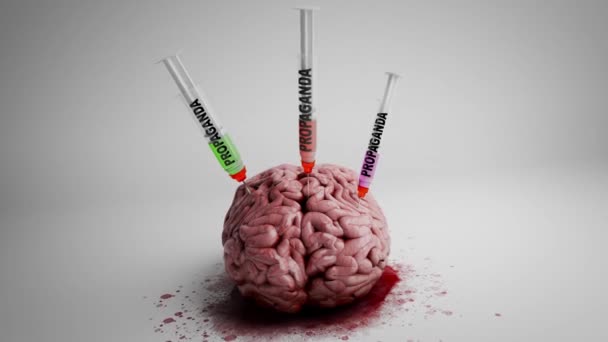 人間の脳は プロパガンダ 例えば テレビを通じて 彼らの思考をコントロールする社会の洗脳の象徴 に集中しています 3Dレンダリング — ストック動画