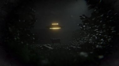 UFO 'lar gece ormanda inek kaçırıyor komplo teorileri ve bilim kurgudan bir sahne. Uzaylılar ve paranormal fenomenlerle ilgili konular için ideal bir örnektir..
