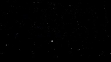 Kar, siyah arkaplanda orta yoğunlukta ve 360 eşkenar dörtgen döngülü videoda düşüyor. VR, kış, şenlik veya tatil projeleri için ideal kaplama.