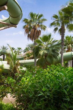 Dubai, BAE, Birleşik Arap Emirlikleri - 28 Mayıs 2022: Atlantis Aqua risk su parkı Palm Jumeirah üzerinde yer almaktadır. Slaytlar ve oyun alanı