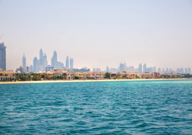 Dubai, BAE Birleşik Arap Emirlikleri - 29 Mayıs 2022: BAE 'deki Palm Jumeirah' da yeni lüks su cephesi villaları.