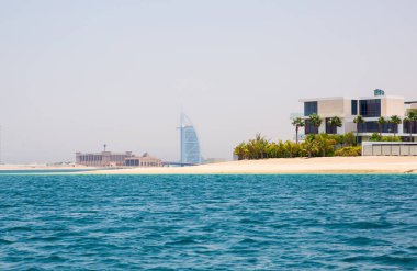 Dubai, BAE Birleşik Arap Emirlikleri - 29 Mayıs 2022: BAE 'deki Palm Jumeirah' da yeni lüks su cephesi villaları.