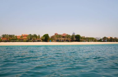 Dubai, BAE Birleşik Arap Emirlikleri - 29 Mayıs 2022: BAE 'deki Palm Jumeirah' da yeni lüks su cephesi villaları.