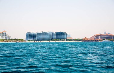 Dubai, BAE Birleşik Arap Emirlikleri - 29 Mayıs 2022: BAE 'deki Palm Jumeirah' da yeni lüks su cephesi villaları.