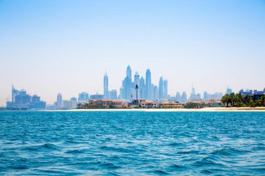 Dubai, BAE Birleşik Arap Emirlikleri - 29 Mayıs 2022: BAE 'deki Palm Jumeirah' da yeni lüks su cephesi villaları.