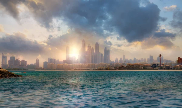 阿联酋迪拜 2022年5月29日 日落时的迪拜滨海摩天大楼全景 日落时的现代建筑 — 图库照片
