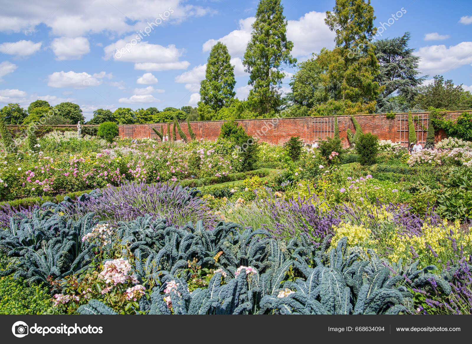 London July 2023 Kitchen Garden Hampton Court Tudors Time Stock