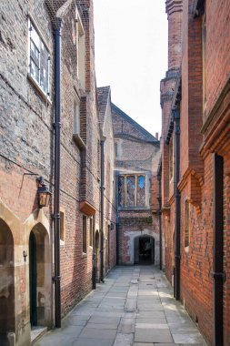 Londra, İngiltere - 29 Temmuz 2023: Hampton Sarayı manzarası, Tudor 'un 16. yüzyılın en eski yeri (1514)
