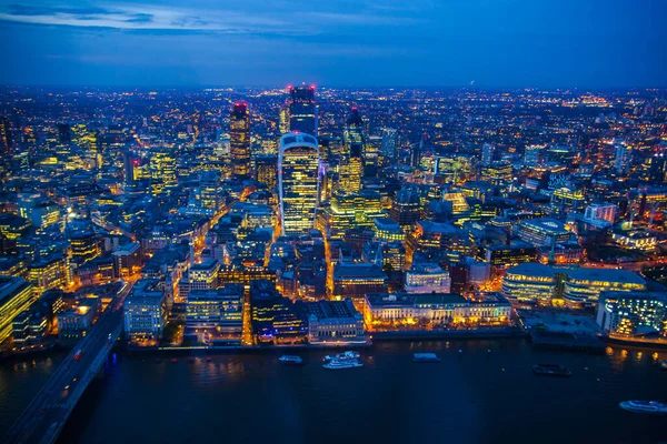 Ciudad Londres Negocio Zona Bancaria Atardecer Con Hermosos Rascacielos Iluminados —  Fotos de Stock