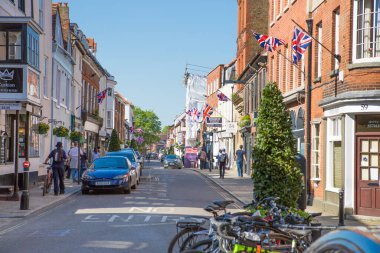 Windsor, İngiltere - 5 Mayıs 2023: Windsor eski sokak manzarası