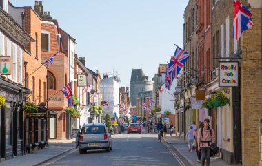 Windsor, İngiltere - 5 Mayıs 2023: Eton College Eton College. Tarlalar, ana bina, İngiltere 'nin Windsor şehrindeki Şapel..