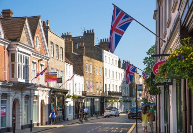 Windsor, İngiltere - 5 Mayıs 2023: Eski Windsor ana caddesi.