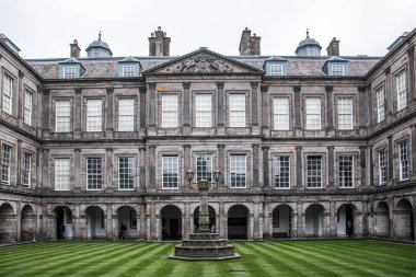 Birleşik Krallık, Edinburgh - 26 Ağustos 2022: Edinburgh Holyrood Sarayı, 16. yüzyıl Stuart Sarayı