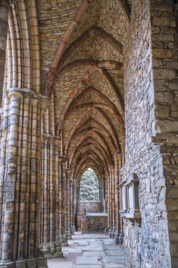İskoçya, Edinburgh, İngiltere - 26 Ağustos 2021: I. David tarafından 1128 yılında kurulan Holyrood Abbey kalıntıları.