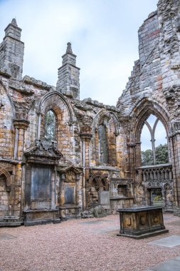 İskoçya, Edinburgh, İngiltere - 26 Ağustos 2021: I. David tarafından 1128 yılında kurulan Holyrood Abbey kalıntıları.