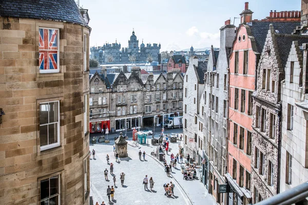 Skócia Edinburg Augusztus 2022 Victoria Utca Gyönyörű Ívben Színes Üzletek — Stock Fotó