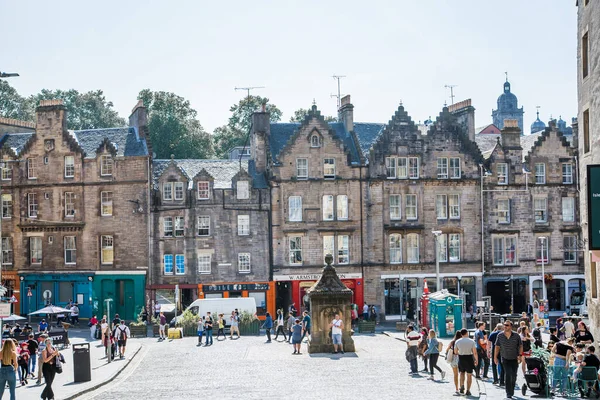 Skócia Edinburg Augusztus 2022 Victoria Utca Gyönyörű Ívben Színes Üzletek — Stock Fotó