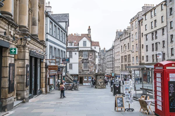 stock image Edinburg, UK - August 23, 2022: John Knox House at Royal mile. Royal mile runs through the heart of Edinburghs Old Town and connecting Edinburgh Castle with Queen's palace