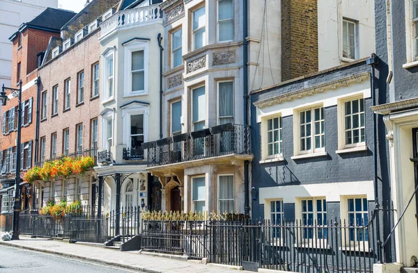 London September 2023 Beautiful Mayfair Street Periodic Buildings Leading Hyde Stock Image
