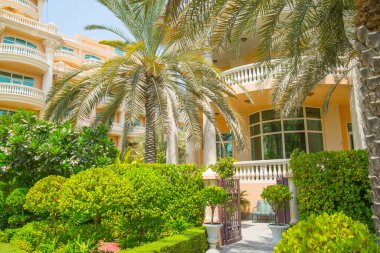 Dubai, Birleşik Arap Emirlikleri - 26 Ağustos 2023: Palm Jumeirah 'daki tatil villaları ve park