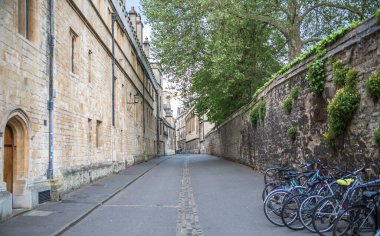 Oxford, İngiltere - 2 Haziran 2023: All Souls Üniversitesi, Oxford Üniversitesi kampüs binaları 