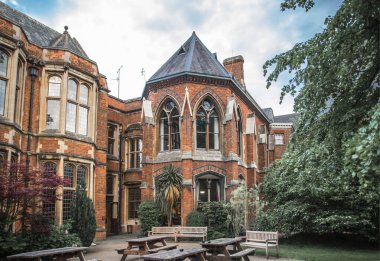 Oxford, İngiltere - 2 Haziran 2023. Oxford Üniversitesi Öğrenci Konaklama ve Kampüs Binası 