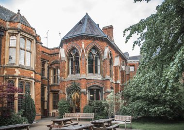 Oxford, İngiltere - 2 Haziran 2023. Oxford Üniversitesi Öğrenci Konaklama ve Kampüs Binası 