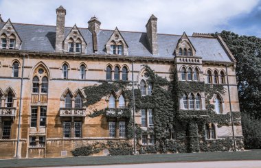 Oxford, İngiltere - 2 Haziran 2021. Oxford Üniversitesi, Çayırlık Apartmanı Chirs Koleji