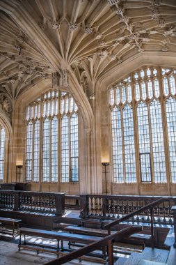 Oxford, İngiltere - 2 Haziran 2023: The Divinity School, Interior of Examination school, Oxford Üniversitesi