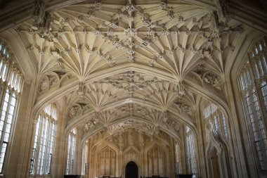 Oxford, İngiltere - 2 Haziran 2023: The Divinity School, Interior of Examination school, Oxford Üniversitesi