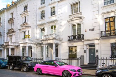 Londra, İngiltere - 9 Eylül 2023: Chelsea 'nin en zengin yaşam tarzlarından biri olan güzel periyodik binası