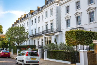 Londra, İngiltere - 9 Eylül 2023: Chelsea 'nin en zengin yaşam tarzlarından biri olan güzel periyodik binası