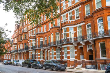 Londra, İngiltere - 9 Eylül 2023: Chelsea 'nin en zengin yaşam tarzlarından biri olan güzel periyodik binası