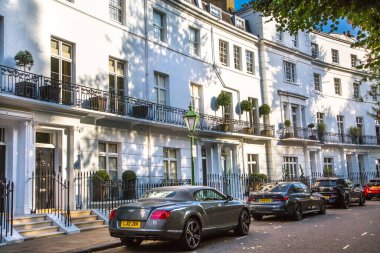 Londra, İngiltere - 9 Eylül 2023: Chelsea 'nin en zengin yaşam tarzlarından biri olan güzel periyodik binası