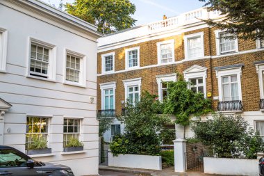 Londra, İngiltere - 9 Eylül 2023: Chelsea 'nin en zengin yaşam tarzlarından biri olan güzel periyodik binası
