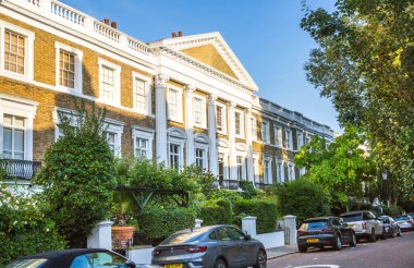 Londra, İngiltere - 9 Eylül 2023: Chelsea 'nin en zengin yaşam tarzlarından biri olan güzel periyodik binası