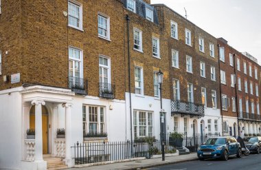 Londra, İngiltere - 9 Eylül 2023: Chelsea 'nin en zengin yaşam tarzlarından biri olan güzel periyodik binası
