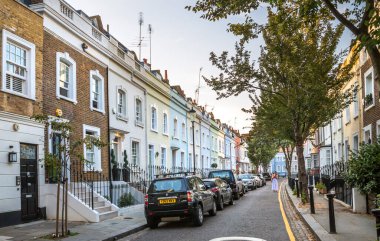 Londra, İngiltere - 9 Eylül 2023: Chelsea 'nin en zengin yaşam tarzlarından biri olan güzel periyodik binası