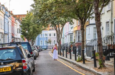 Londra, İngiltere - 9 Eylül 2023: Chelsea 'nin en zengin yaşam tarzlarından biri olan güzel periyodik binası