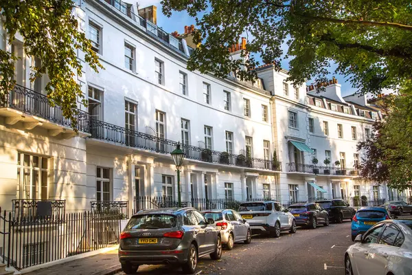 Londra, İngiltere - 9 Eylül 2023: Chelsea 'nin en zengin yaşam tarzlarından biri olan güzel periyodik binası