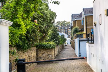 Londra, İngiltere - 9 Eylül 2023: Chelsea 'nin en zengin yaşam tarzlarından biri olan güzel periyodik binası. Londra sokak fotoğrafçılığı