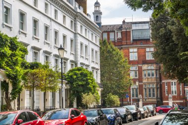 Londra, İngiltere - 9 Eylül 2023: Chelsea 'nin en zengin yaşam tarzlarından biri olan güzel periyodik binası. Londra sokak fotoğrafçılığı