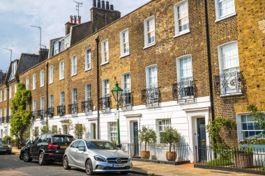 Londra, İngiltere - 9 Eylül 2023: Chelsea 'nin en zengin yaşam tarzlarından biri olan güzel periyodik binası. Londra sokak fotoğrafçılığı