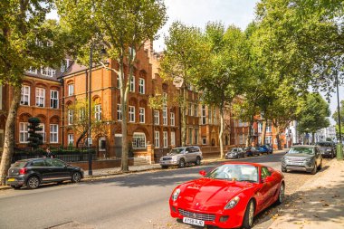 Londra, İngiltere - 9 Eylül 2023: Chelsea 'nin en zengin yaşam tarzlarından biri olan güzel periyodik binası. Londra sokak fotoğrafçılığı