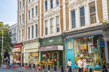 Londra, İngiltere - 9 Eylül 2023: Chelsea 'nin en zengin yaşam tarzlarından biri olan güzel periyodik binası. Londra sokak fotoğrafçılığı