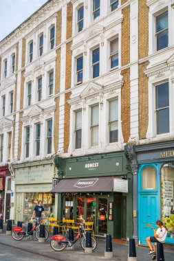 Londra, İngiltere - 9 Eylül 2023: Chelsea 'nin en zengin yaşam tarzlarından biri olan güzel periyodik binası. Londra sokak fotoğrafçılığı