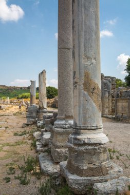 Perge, Colonnaded caddesi ve yan taraftaki özel evlerin kalıntıları. MÖ 7. yüzyıldan kalma Yunan kolonisi, MÖ 334 yılında Persler ve Büyük İskender tarafından fethedildi..