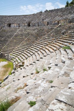 Perge, Antik Roma amfitiyatrosu. İ.Ö. 12 ila 13. yüzyıllarda inşa edilmiş. MÖ 7. yüzyıldan kalma Yunan kolonisi, MÖ 334 yılında Persler ve Büyük İskender tarafından fethedildi..