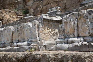 Perge, Antik Roma amfitiyatrosu. İ.Ö. 12 ila 13. yüzyıllarda inşa edilmiş. MÖ 7. yüzyıldan kalma Yunan kolonisi, MÖ 334 yılında Persler ve Büyük İskender tarafından fethedildi..