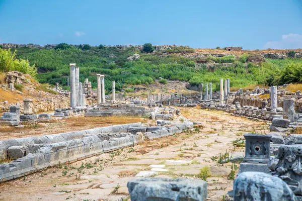 Stock image Perge, Colonnaded street and ruins of private houses on the sides. Greek colony from 7th century BC, conquered by Persians and Alexander the Great in 334 BC.